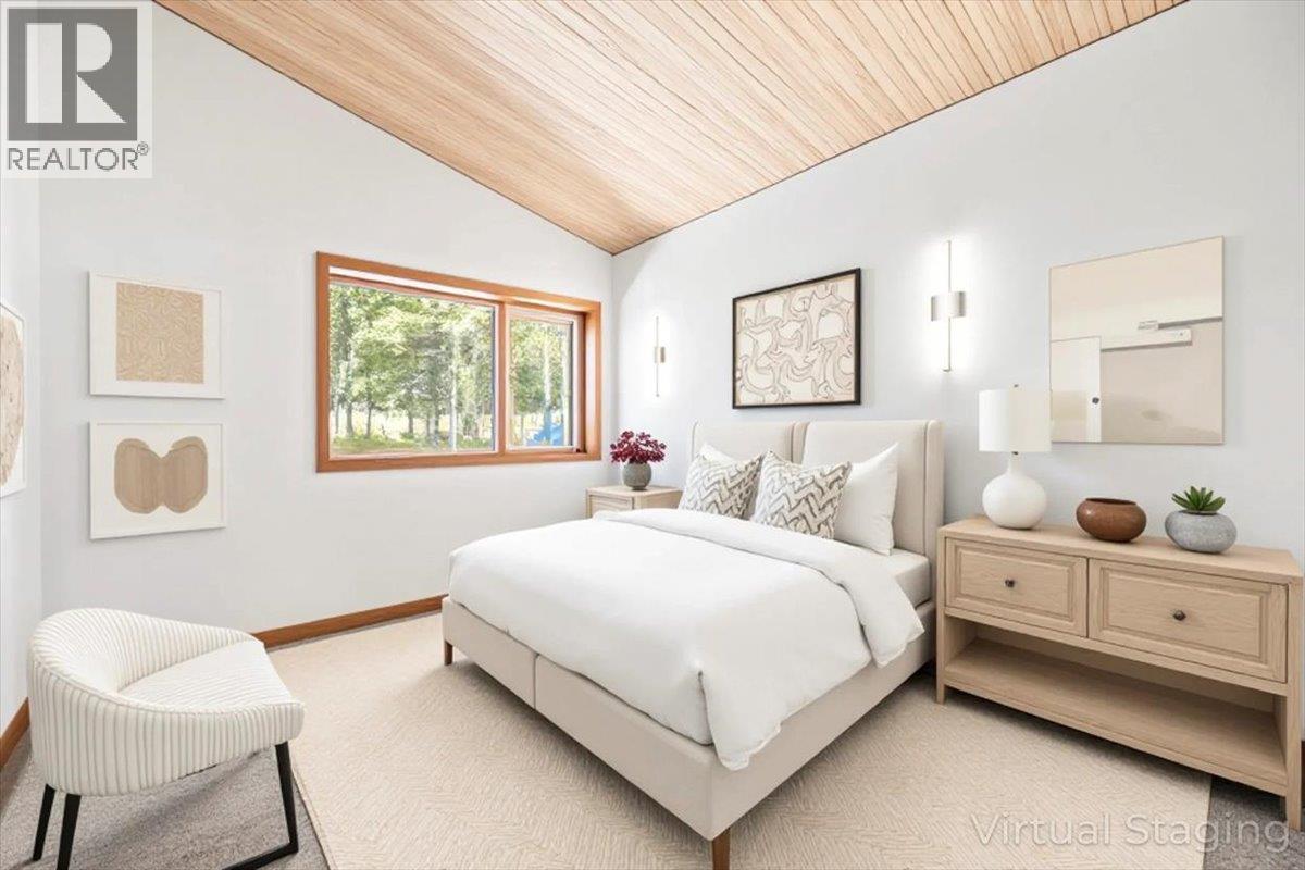 5538 Currie Bowl Way, Fernie, BC - Indoor Photo Showing Bedroom