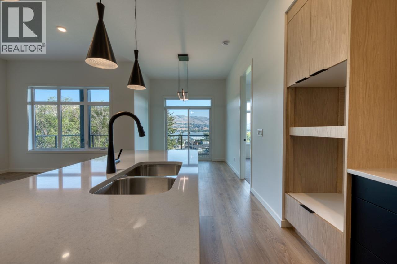 7599 Klinger Road Unit# 25, Vernon, BC - Indoor Photo Showing Kitchen With Double Sink