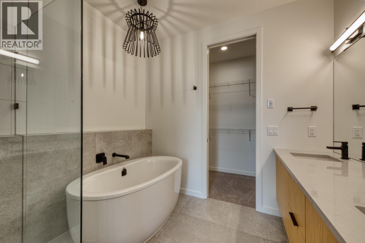 7599 Klinger Road Unit# 25, Vernon, BC - Indoor Photo Showing Bathroom