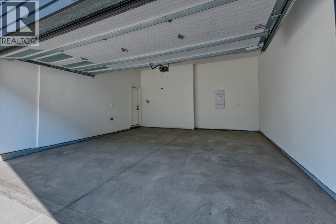 7599 Klinger Road Unit# 25, Vernon, BC - Indoor Photo Showing Garage