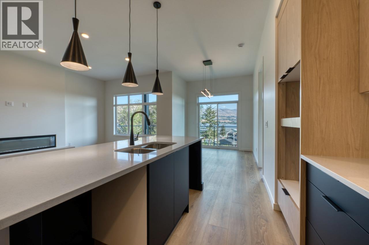 7599 Klinger Road Unit# 25, Vernon, BC - Indoor Photo Showing Kitchen With Double Sink