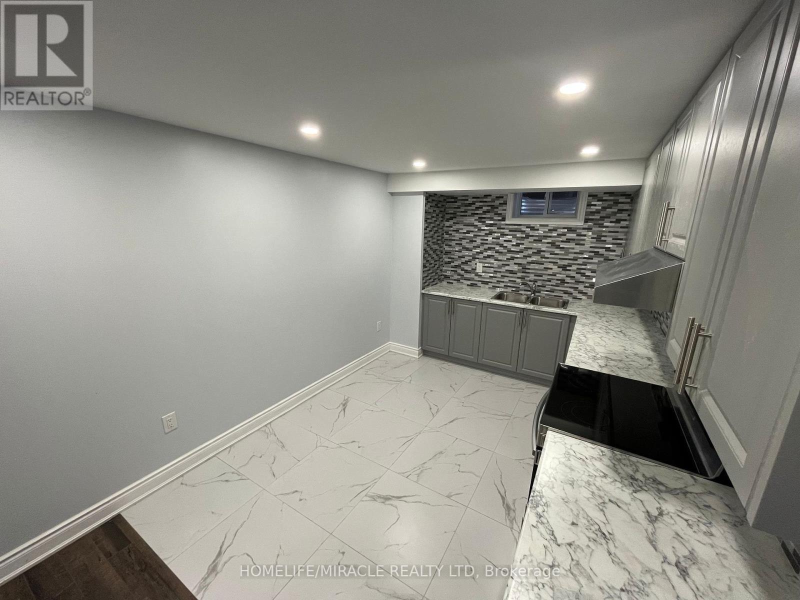 Bsmt - 9438 Credit View Road, Brampton, ON - Indoor Photo Showing Other Room