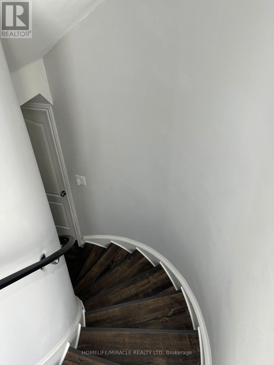 Bsmt - 9438 Credit View Road, Brampton, ON - Indoor Photo Showing Other Room