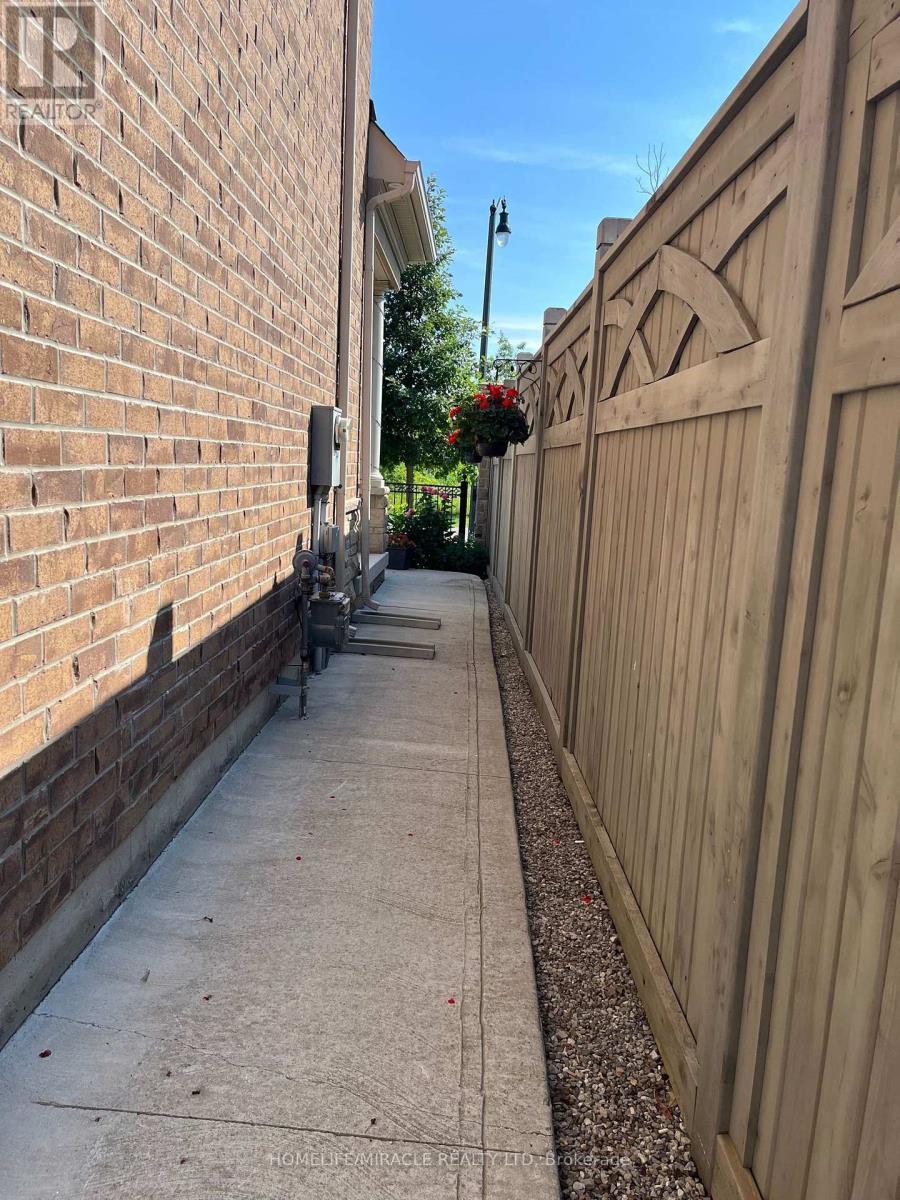 Bsmt - 9438 Credit View Road, Brampton, ON - Outdoor With Exterior