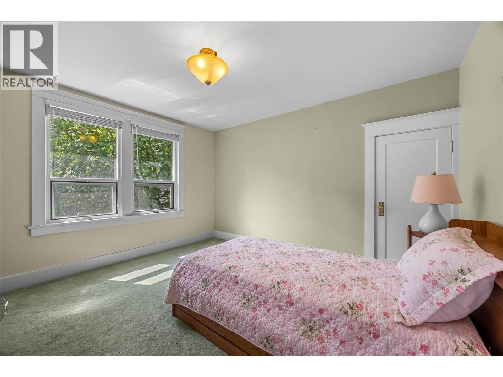 141 Connaught Road, Kamloops, BC - Indoor Photo Showing Bedroom
