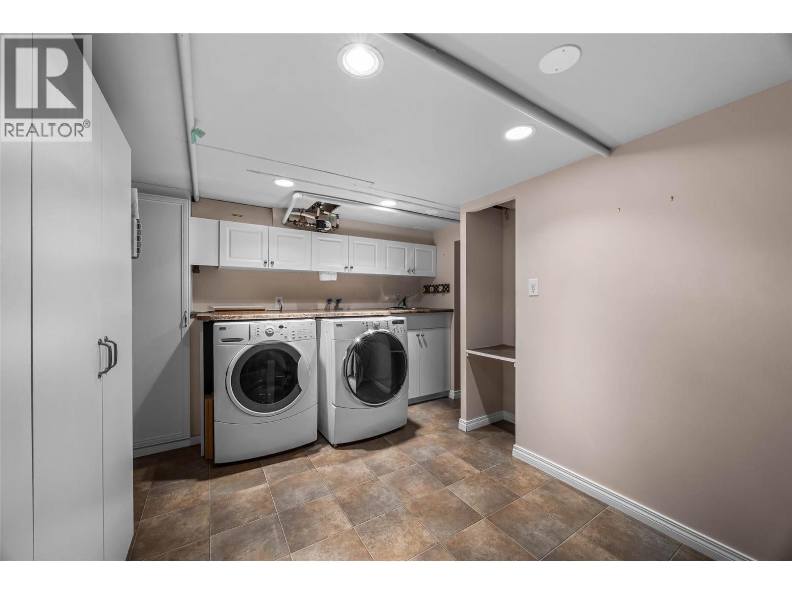 141 Connaught Road, Kamloops, BC - Indoor Photo Showing Laundry Room