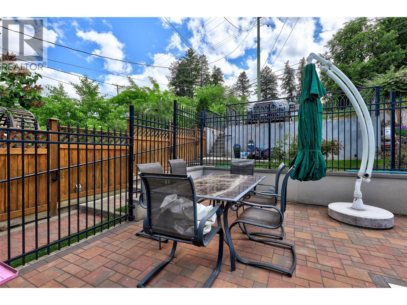 141 Connaught Road, Kamloops, BC - Outdoor With Exterior