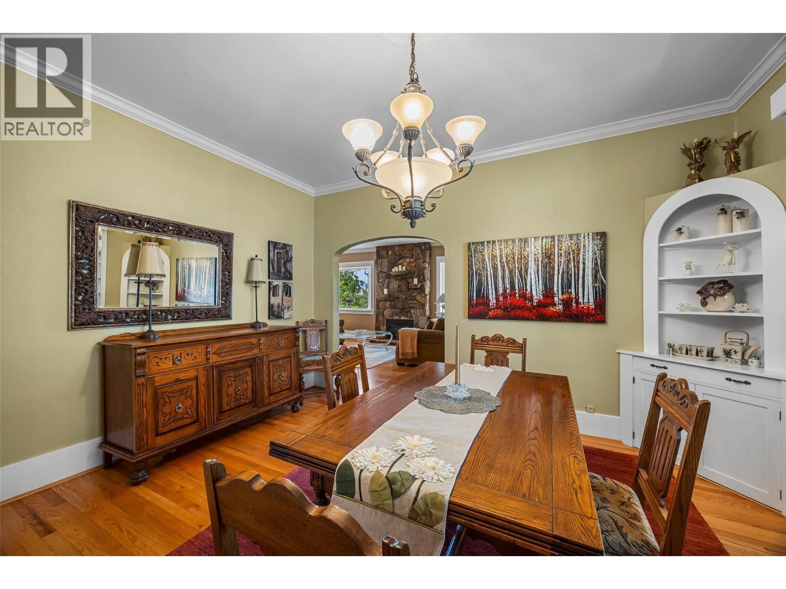 141 Connaught Road, Kamloops, BC - Indoor Photo Showing Dining Room