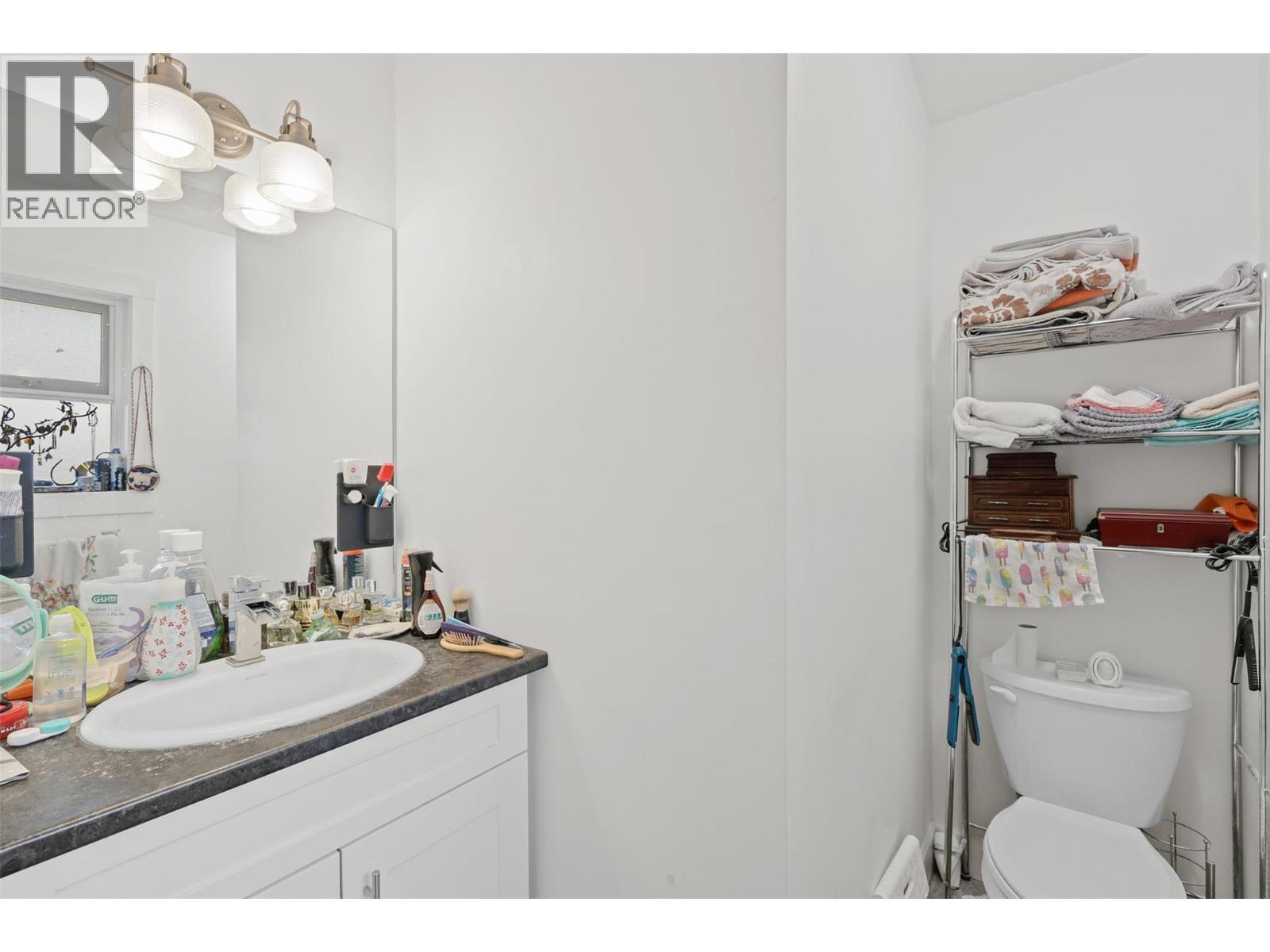 356 Mcgowan Avenue, Kamloops, BC - Indoor Photo Showing Bathroom