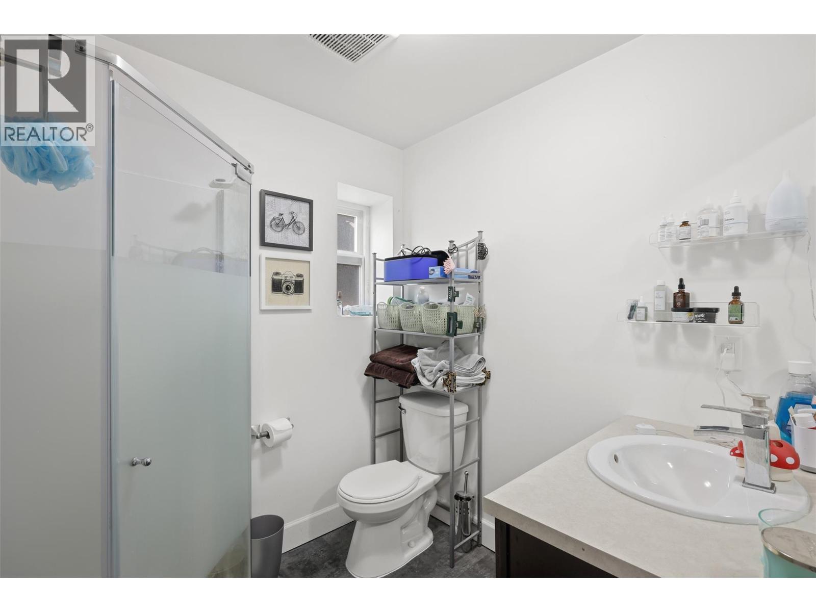 356 Mcgowan Avenue, Kamloops, BC - Indoor Photo Showing Bathroom