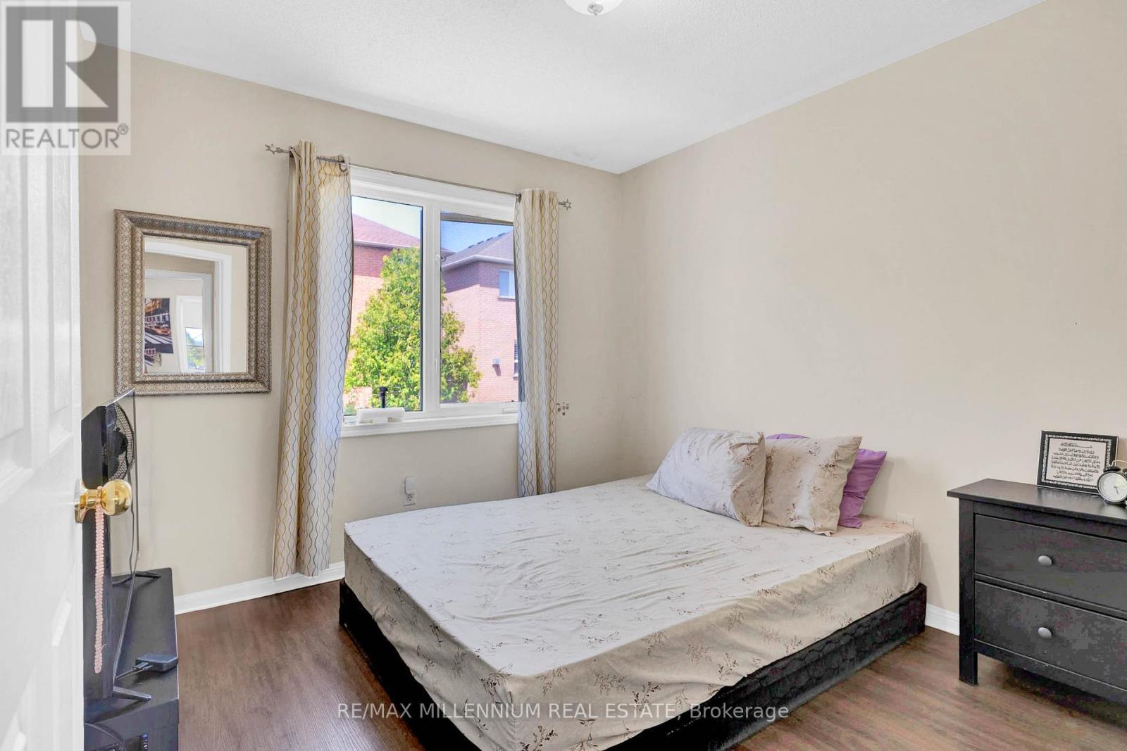 10 Mainland Crescent E, Vaughan, ON - Indoor Photo Showing Bedroom
