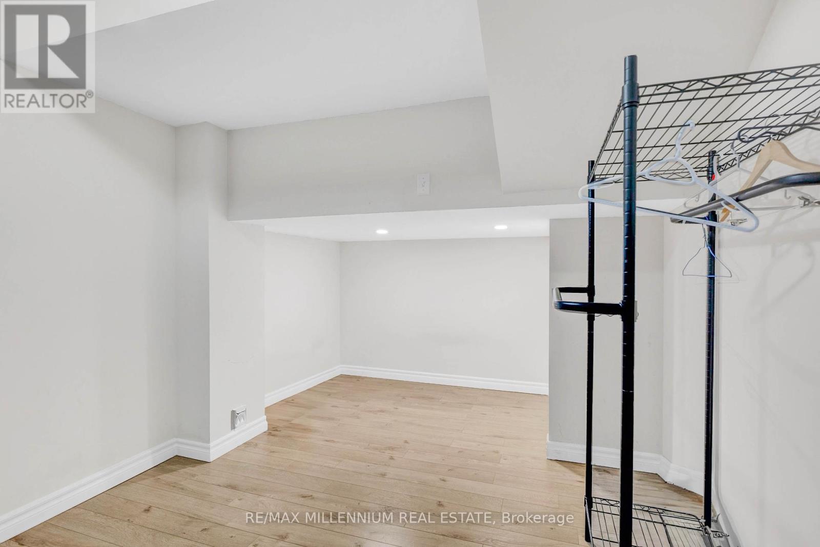 10 Mainland Crescent E, Vaughan, ON - Indoor Photo Showing Other Room