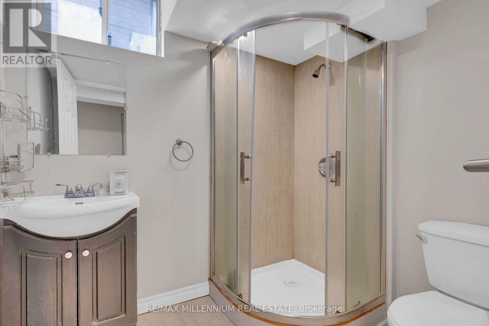 10 Mainland Crescent E, Vaughan, ON - Indoor Photo Showing Bathroom