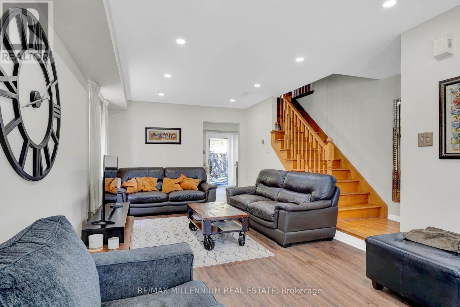 10 Mainland Crescent E, Vaughan, ON - Indoor Photo Showing Living Room