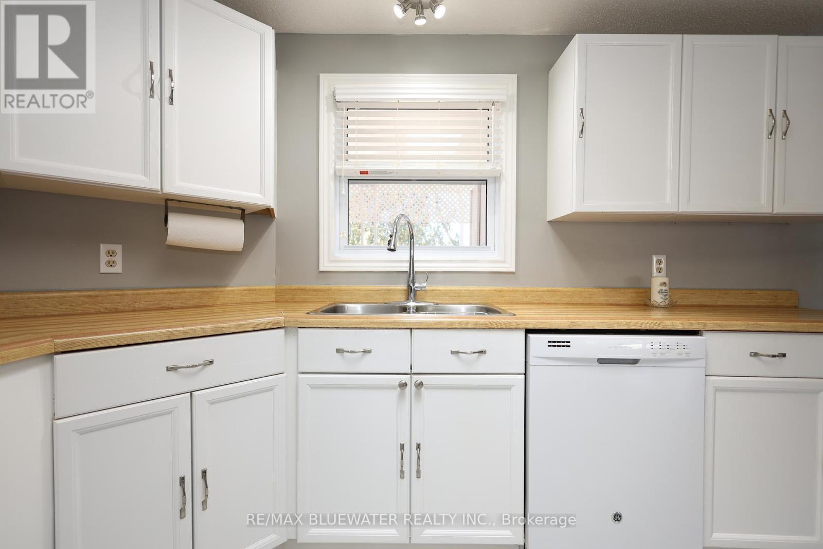 313 Pinetree Lane, South Huron (Stephen), ON - Indoor Photo Showing Kitchen With Double Sink