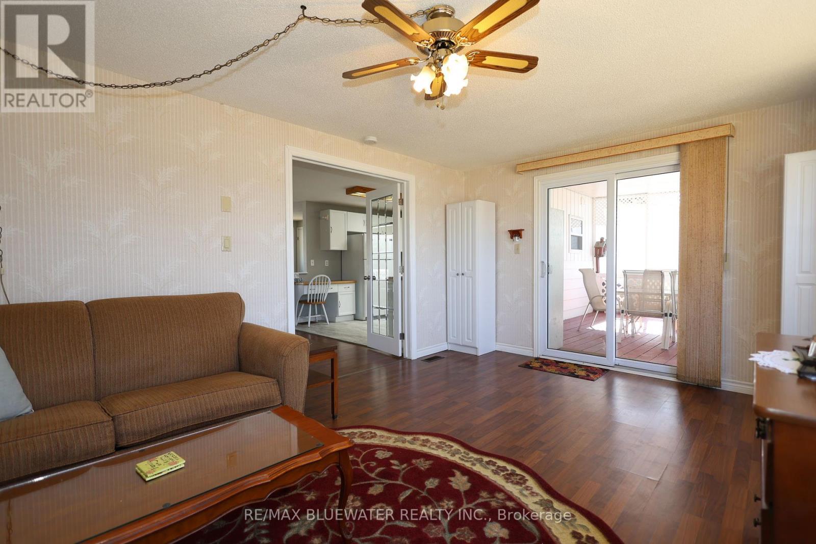 313 Pinetree Lane, South Huron (Stephen), ON - Indoor Photo Showing Living Room