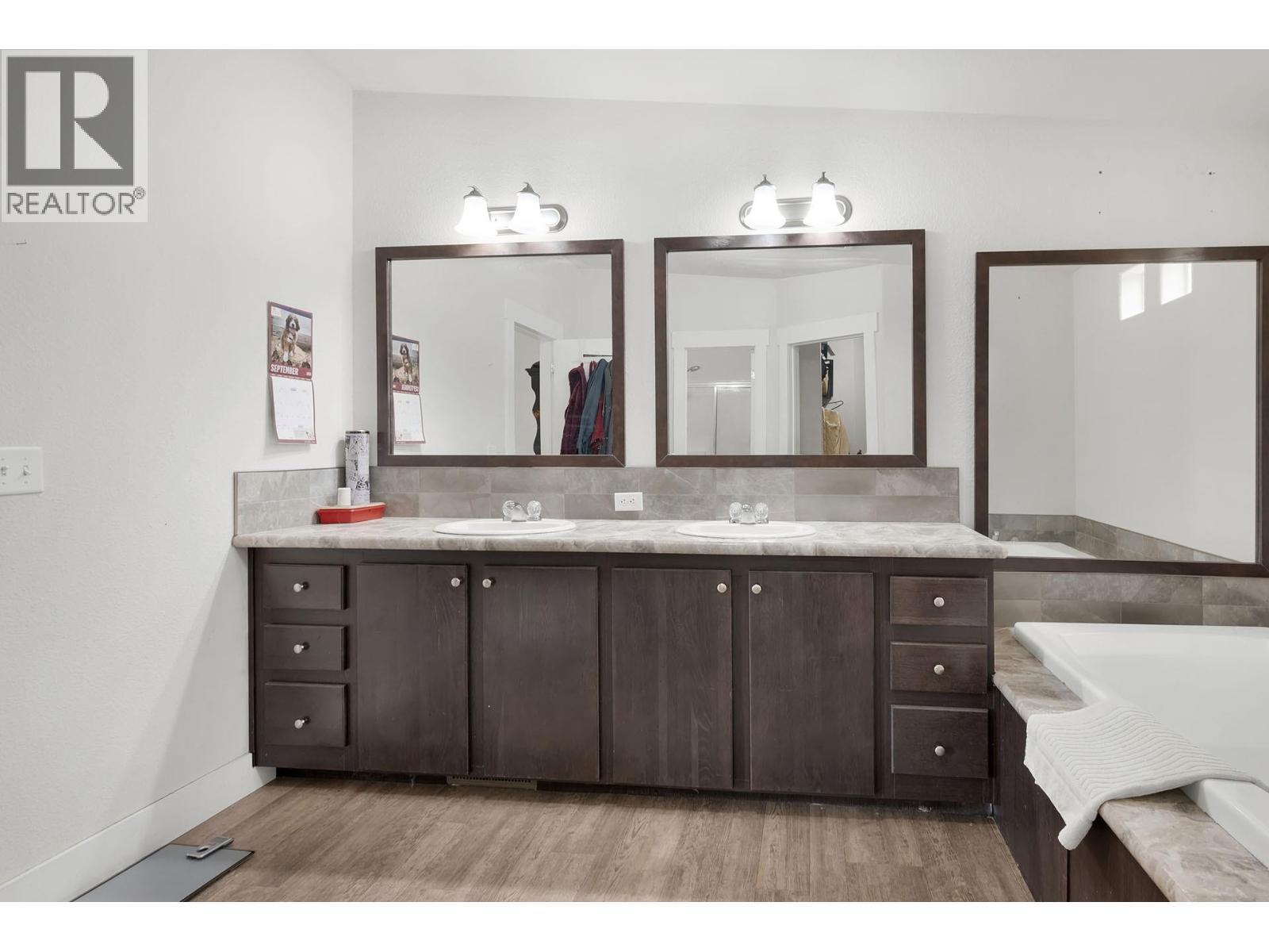 2804 Auldgirth Road, Clearwater, BC