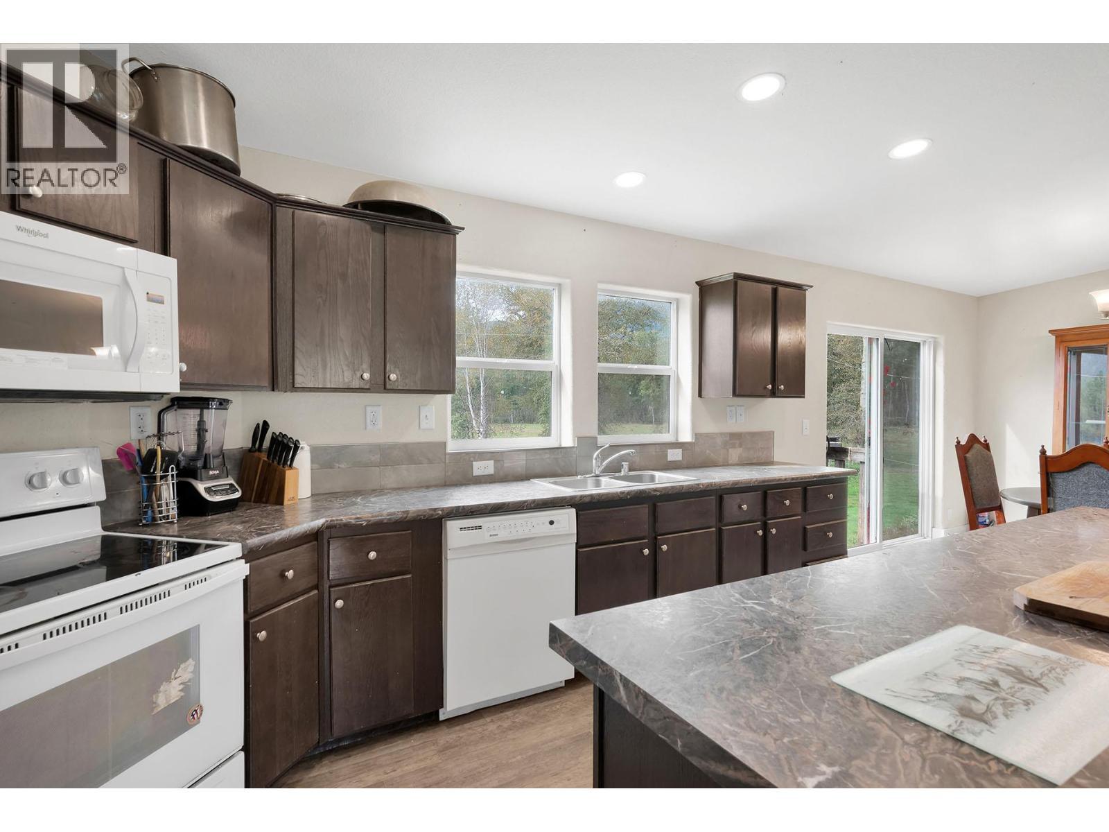 2804 Auldgirth Road, Clearwater, BC