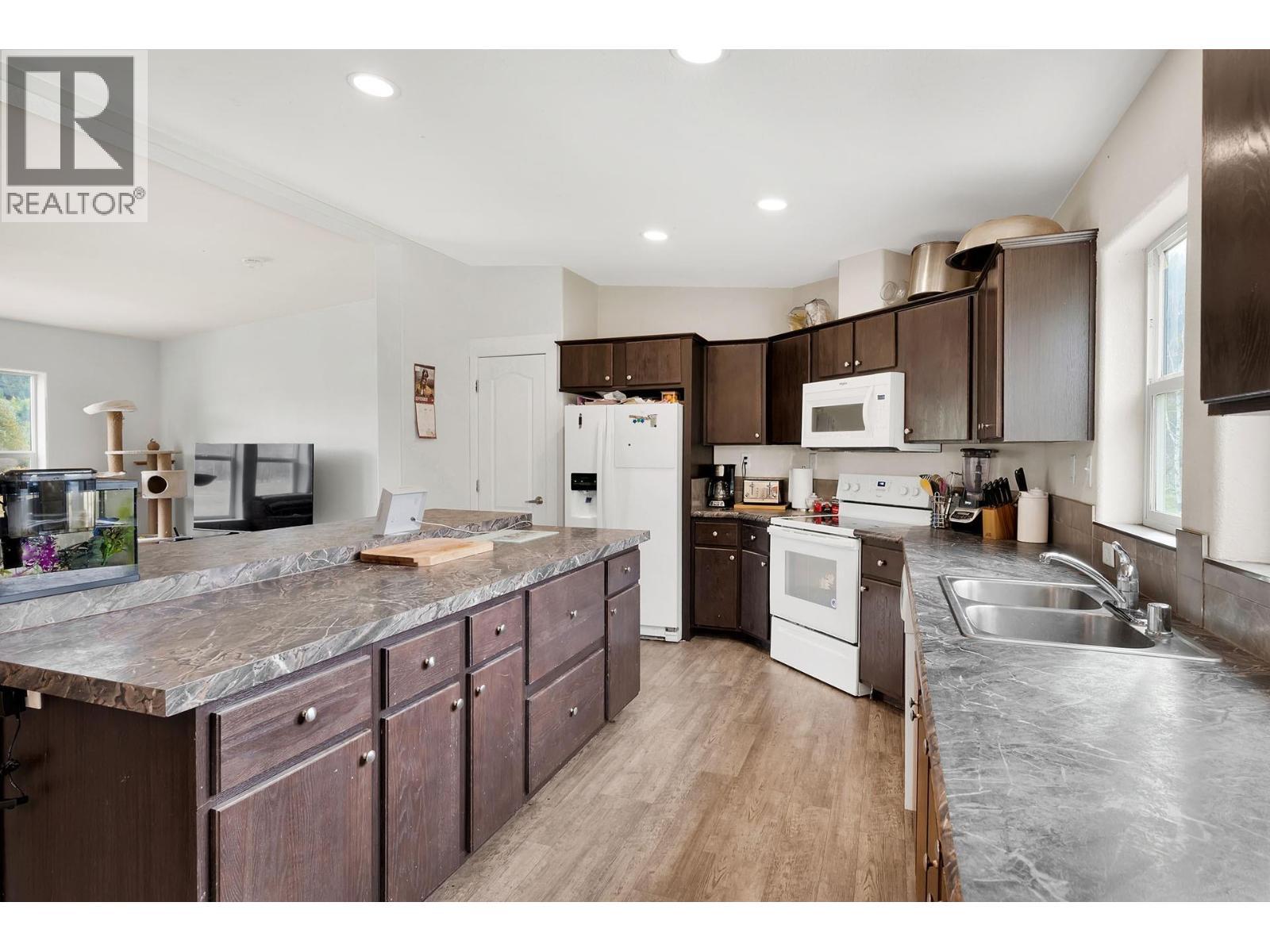 2804 Auldgirth Road, Clearwater, BC