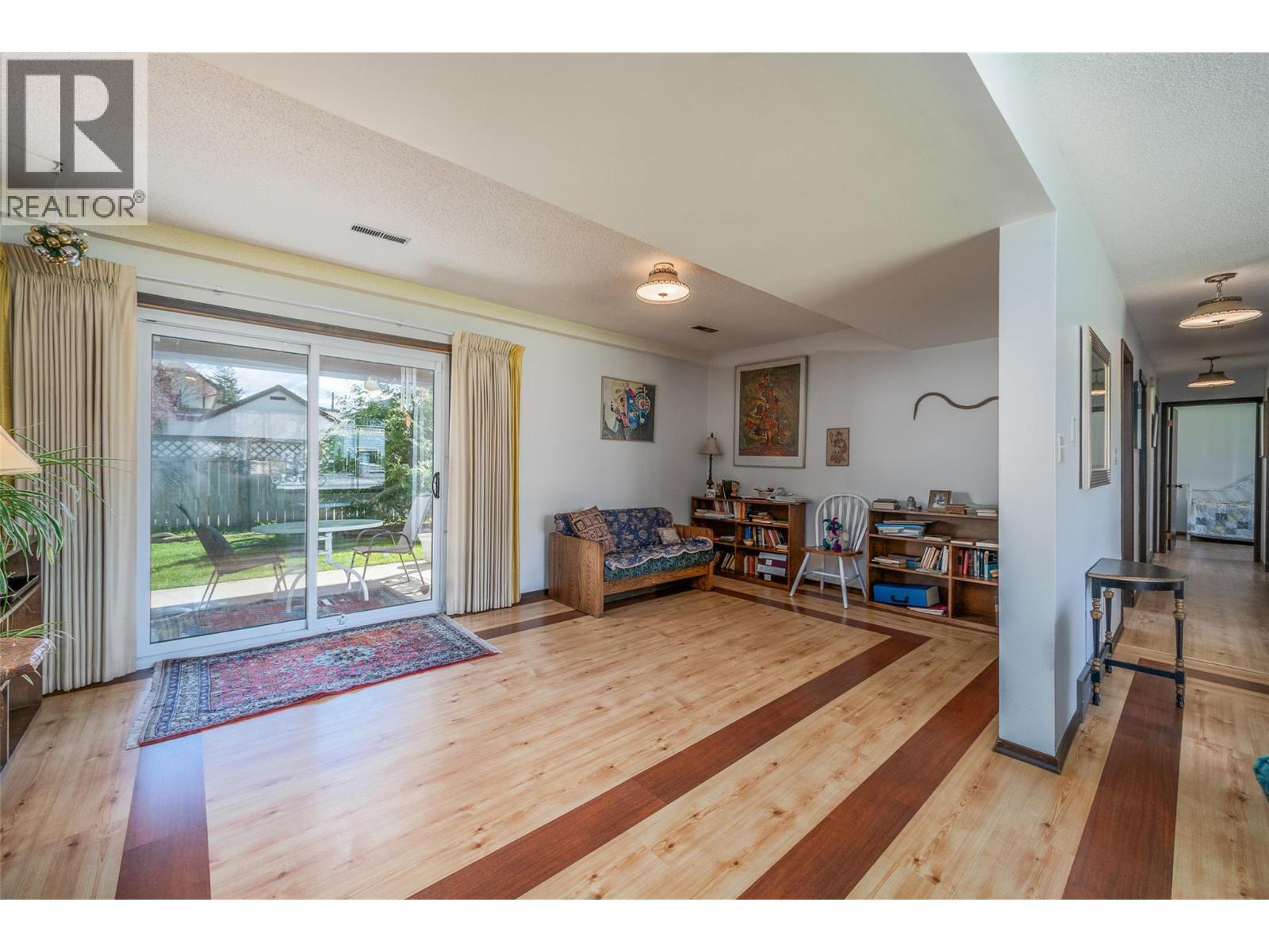 2681 Abbott Street, Kelowna, BC - Indoor