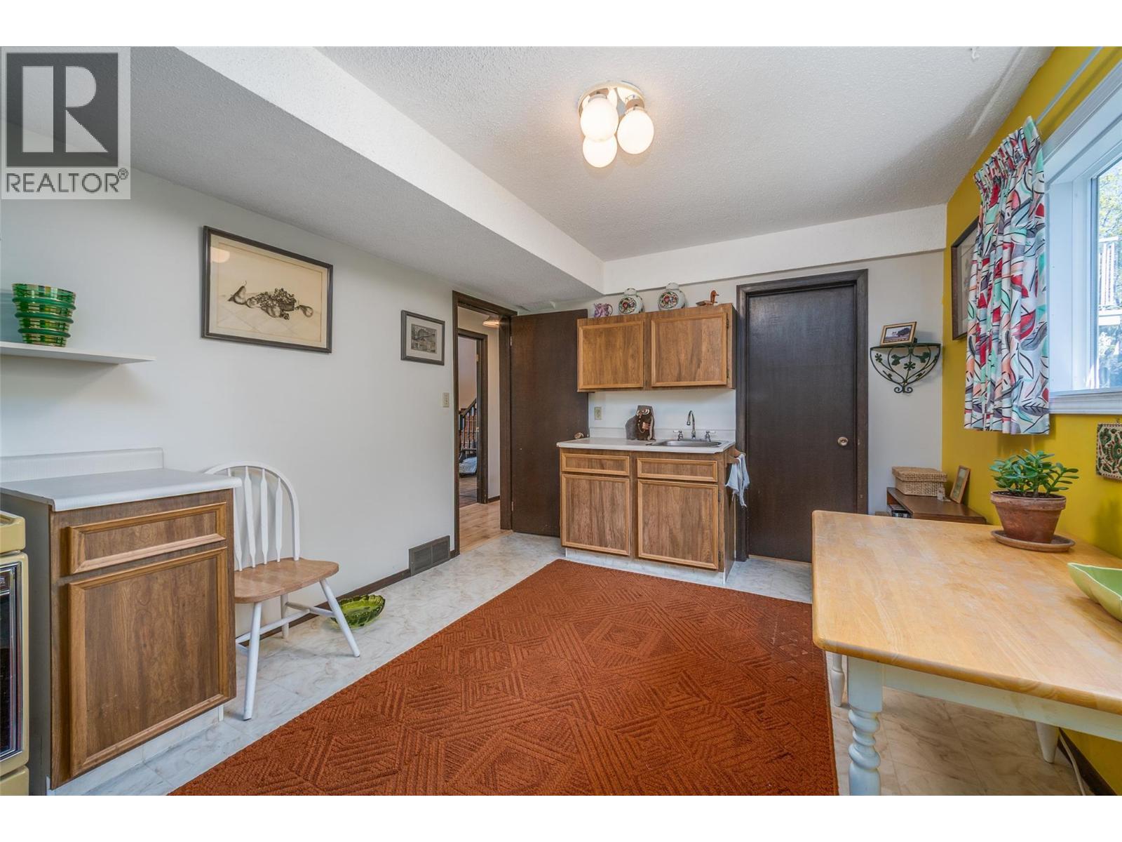 2681 Abbott Street, Kelowna, BC - Indoor