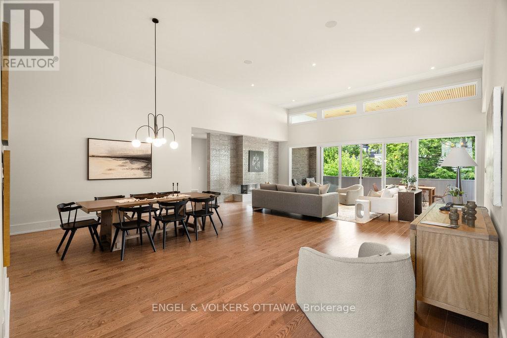 291 Billings Avenue, Ottawa, ON - Indoor Photo Showing Living Room