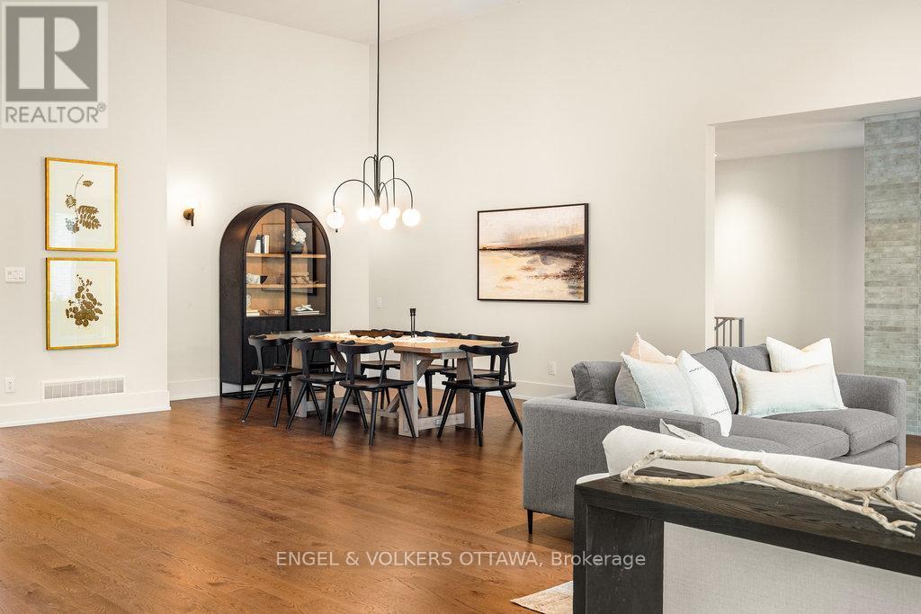 291 Billings Avenue, Ottawa, ON - Indoor Photo Showing Living Room