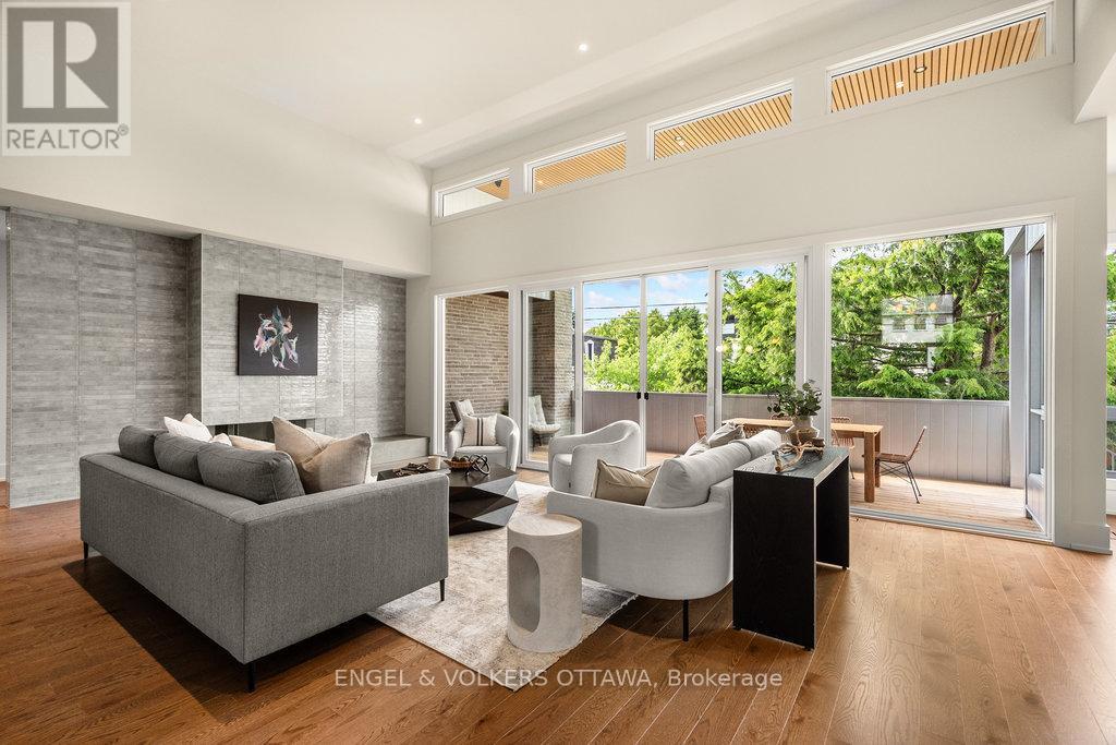 291 Billings Avenue, Ottawa, ON - Indoor Photo Showing Living Room