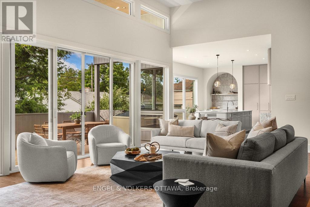 291 Billings Avenue, Ottawa, ON - Indoor Photo Showing Living Room