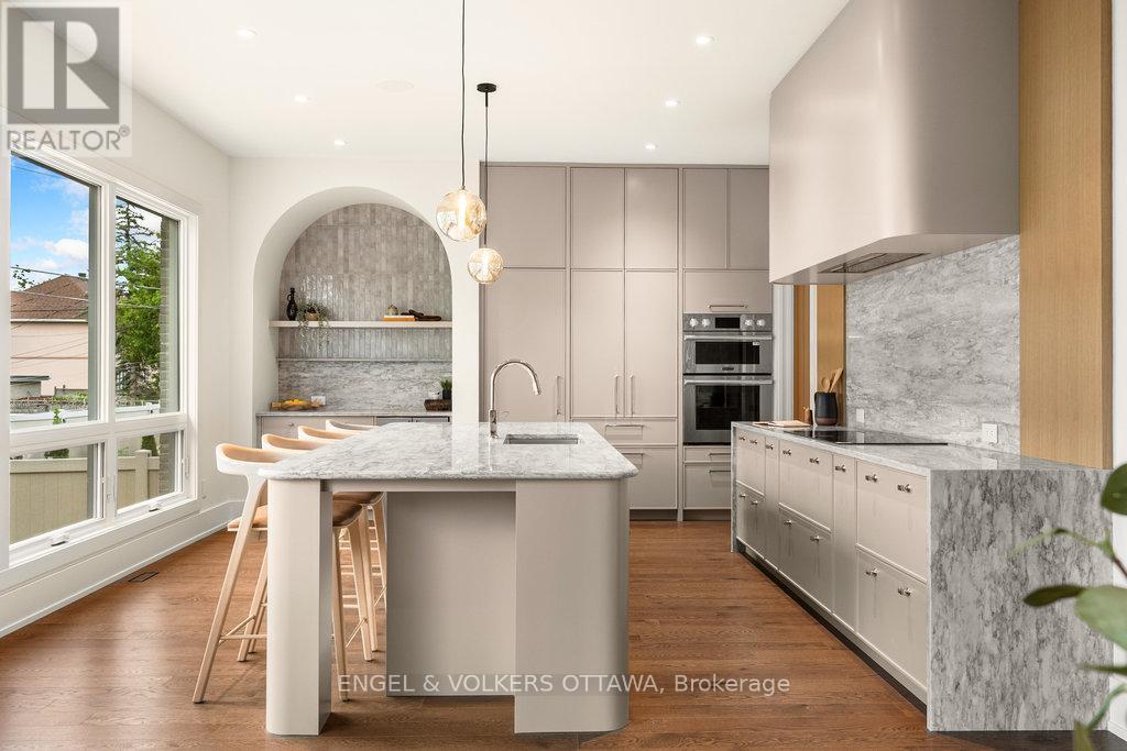 291 Billings Avenue, Ottawa, ON - Indoor Photo Showing Kitchen With Upgraded Kitchen