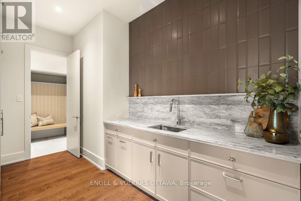 291 Billings Avenue, Ottawa, ON - Indoor