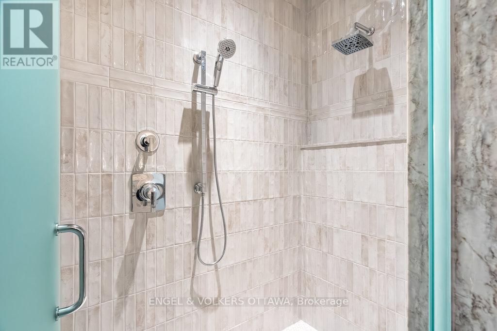 291 Billings Avenue, Ottawa, ON - Indoor Photo Showing Bathroom