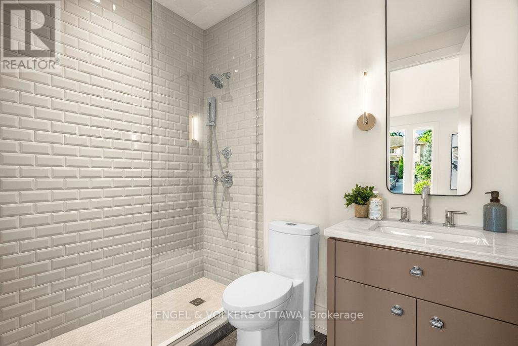 291 Billings Avenue, Ottawa, ON - Indoor Photo Showing Bathroom