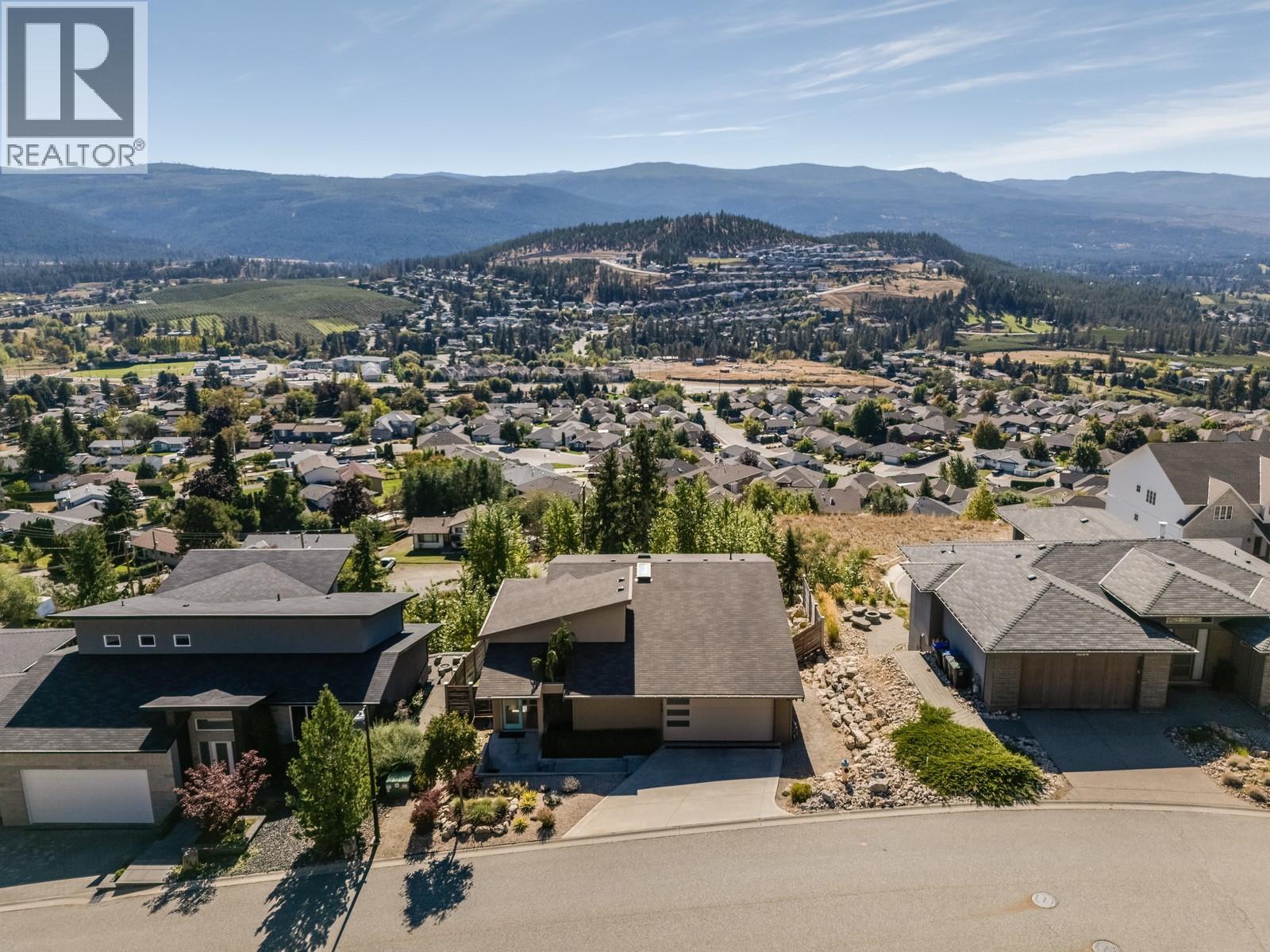 1040 Henderson Drive, Kelowna, BC - Outdoor With View