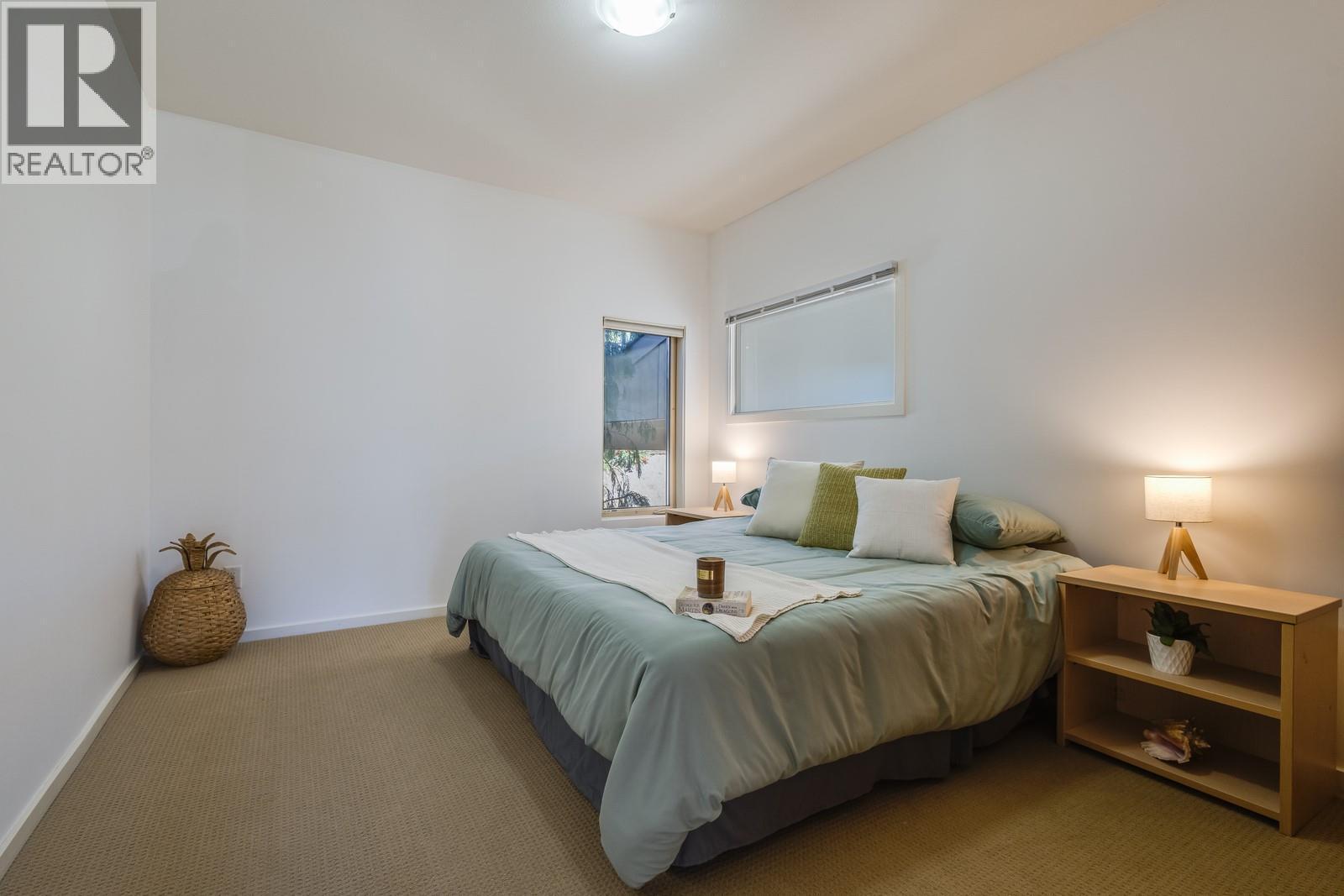 Second bedroom - 1040 Henderson Drive, Kelowna, BC - Indoor Photo Showing Bedroom