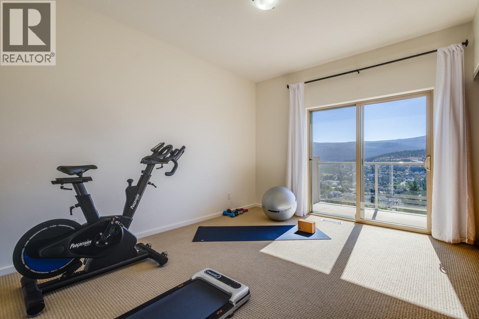 Third bedroom - 1040 Henderson Drive, Kelowna, BC - Indoor Photo Showing Gym Room