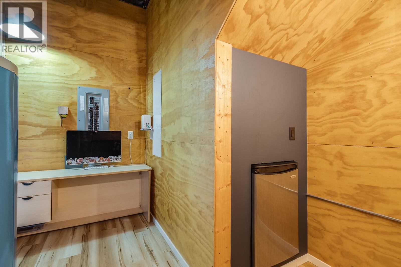 Additional storage space/utility room - 1040 Henderson Drive, Kelowna, BC - Indoor