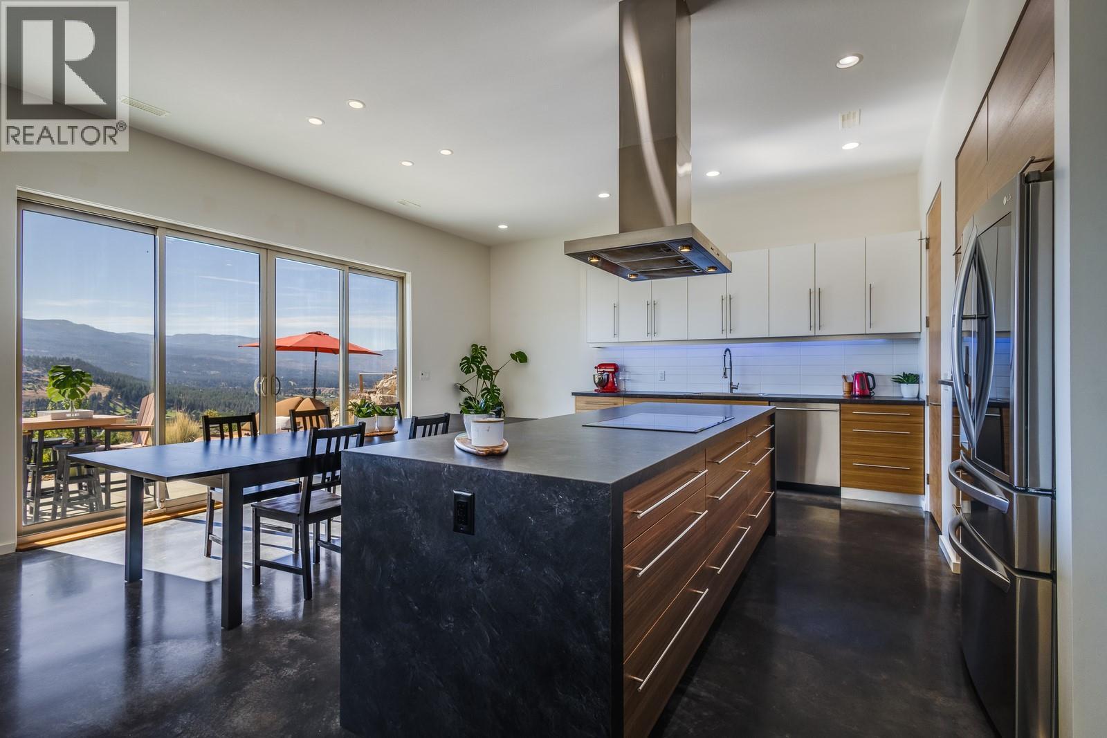 1040 Henderson Drive, Kelowna, BC - Indoor