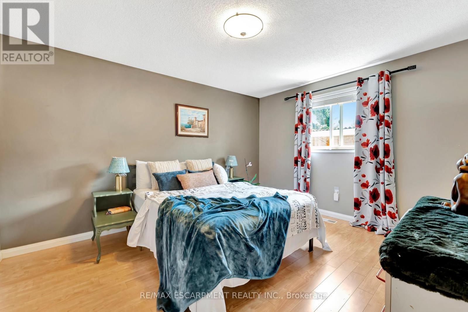 39 Marilyn Court, Hamilton, ON - Indoor Photo Showing Bedroom