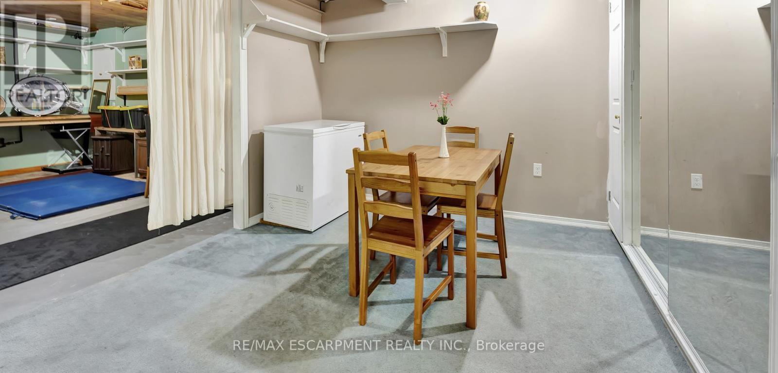 39 Marilyn Court, Hamilton, ON - Indoor Photo Showing Other Room