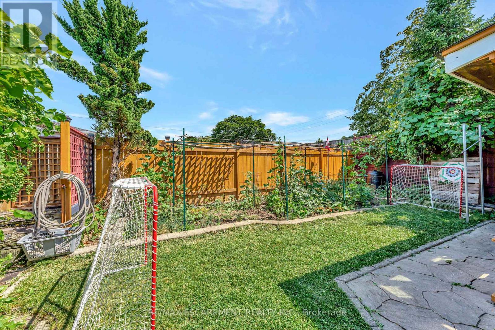 39 Marilyn Court, Hamilton, ON - Outdoor