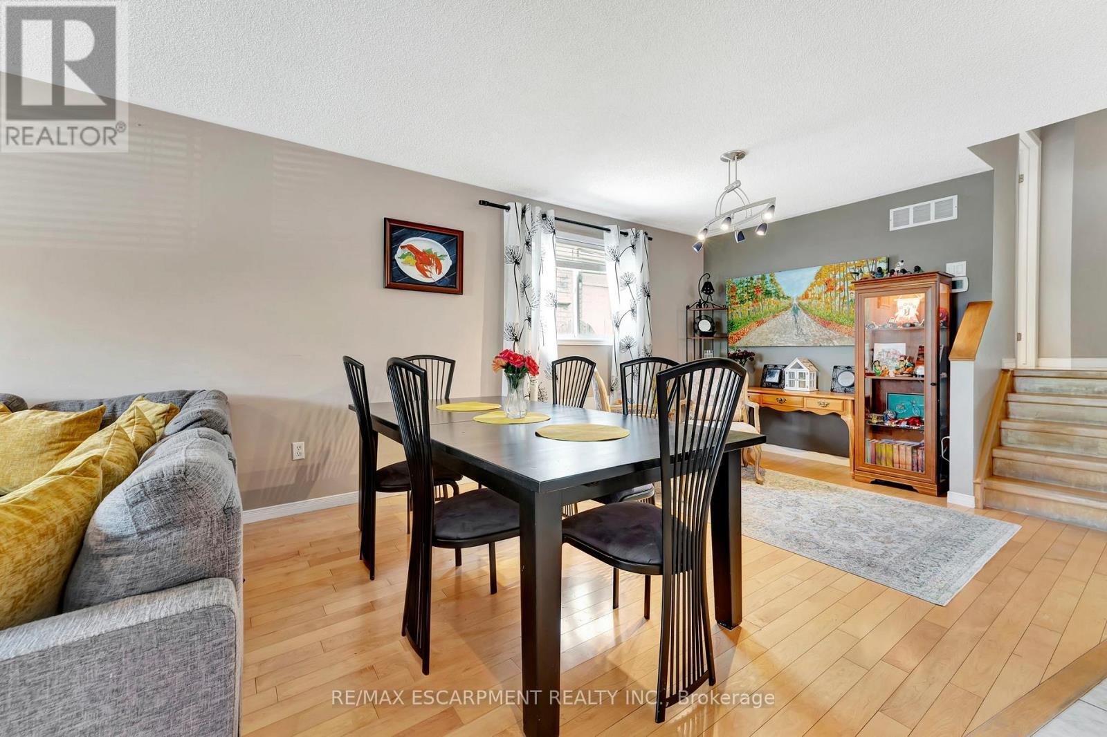 39 Marilyn Court, Hamilton, ON - Indoor Photo Showing Dining Room