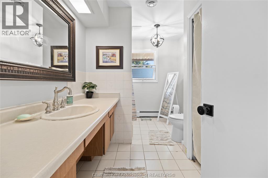 19418 Charing Cross Road, Cedar Springs, ON - Indoor Photo Showing Bathroom