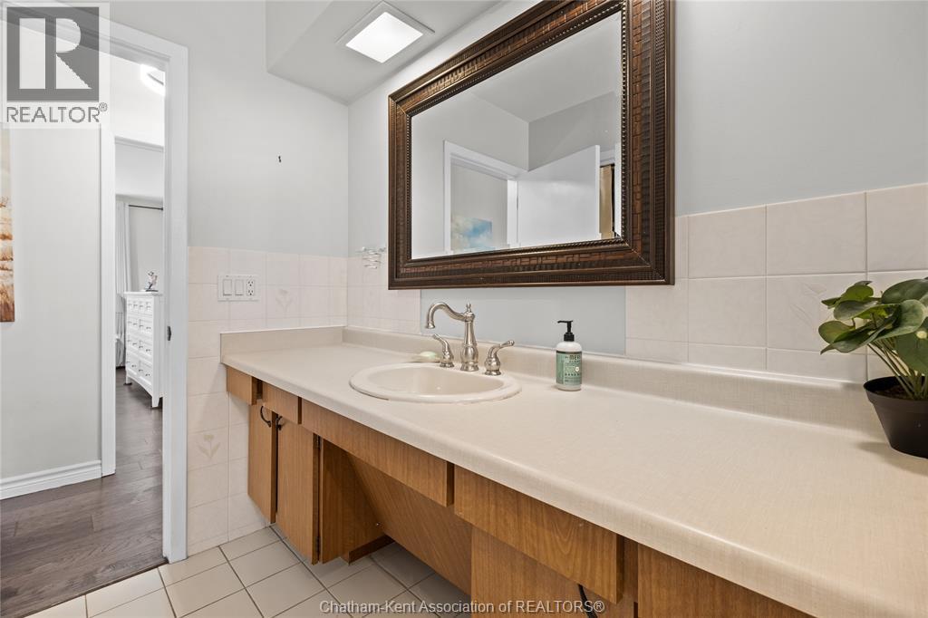 19418 Charing Cross Road, Cedar Springs, ON - Indoor Photo Showing Bathroom