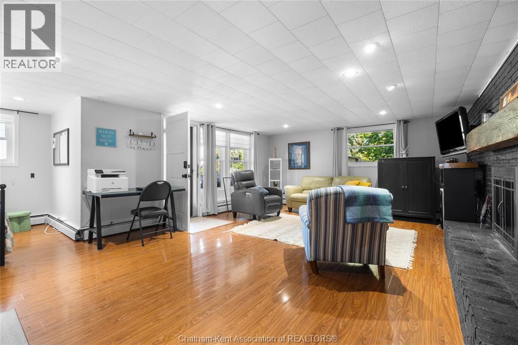 19418 Charing Cross Road, Cedar Springs, ON - Indoor With Fireplace