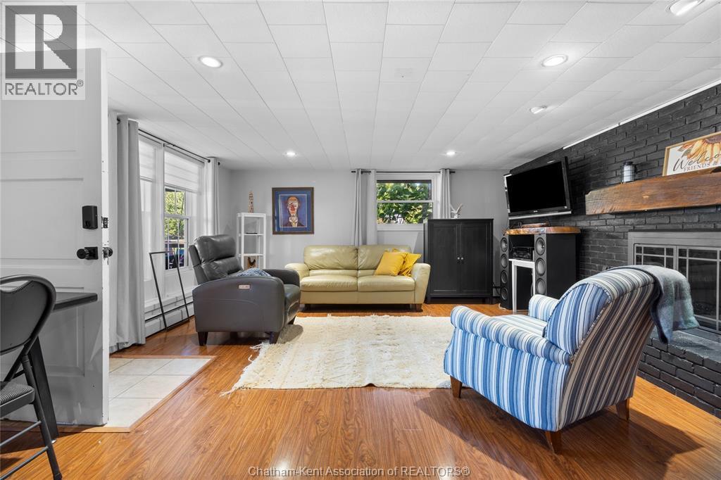 19418 Charing Cross Road, Cedar Springs, ON - Indoor Photo Showing Living Room With Fireplace