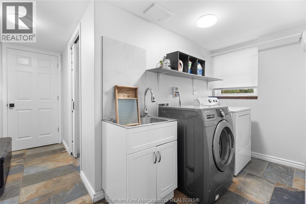19418 Charing Cross Road, Cedar Springs, ON - Indoor Photo Showing Laundry Room