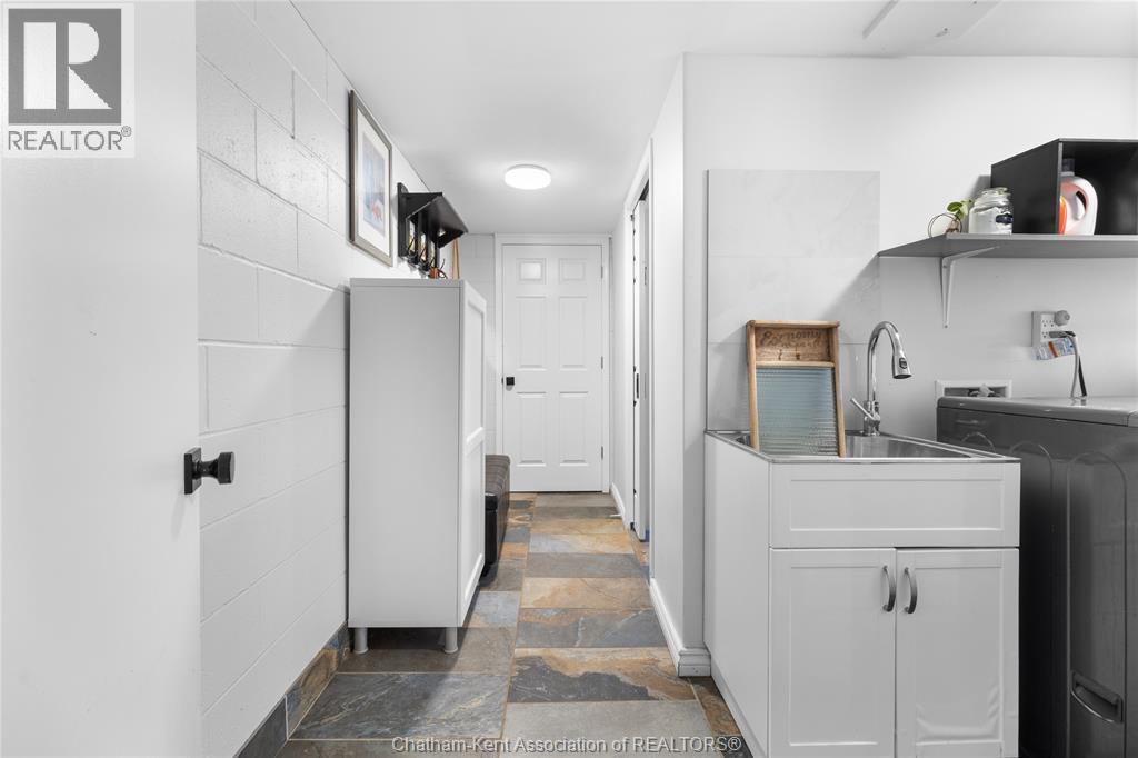 19418 Charing Cross Road, Cedar Springs, ON - Indoor