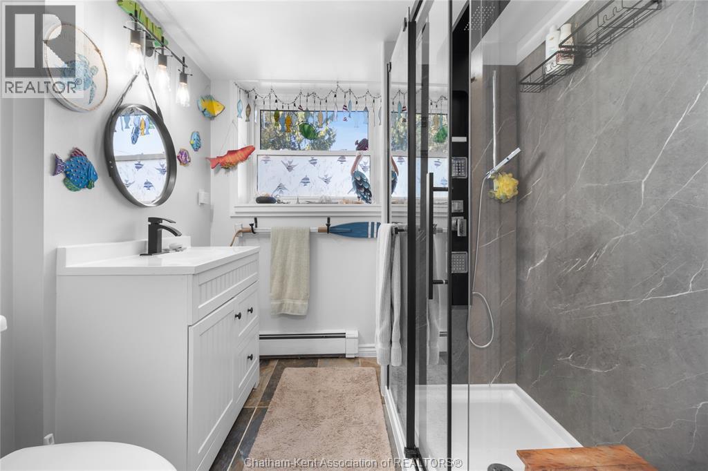 19418 Charing Cross Road, Cedar Springs, ON - Indoor Photo Showing Bathroom