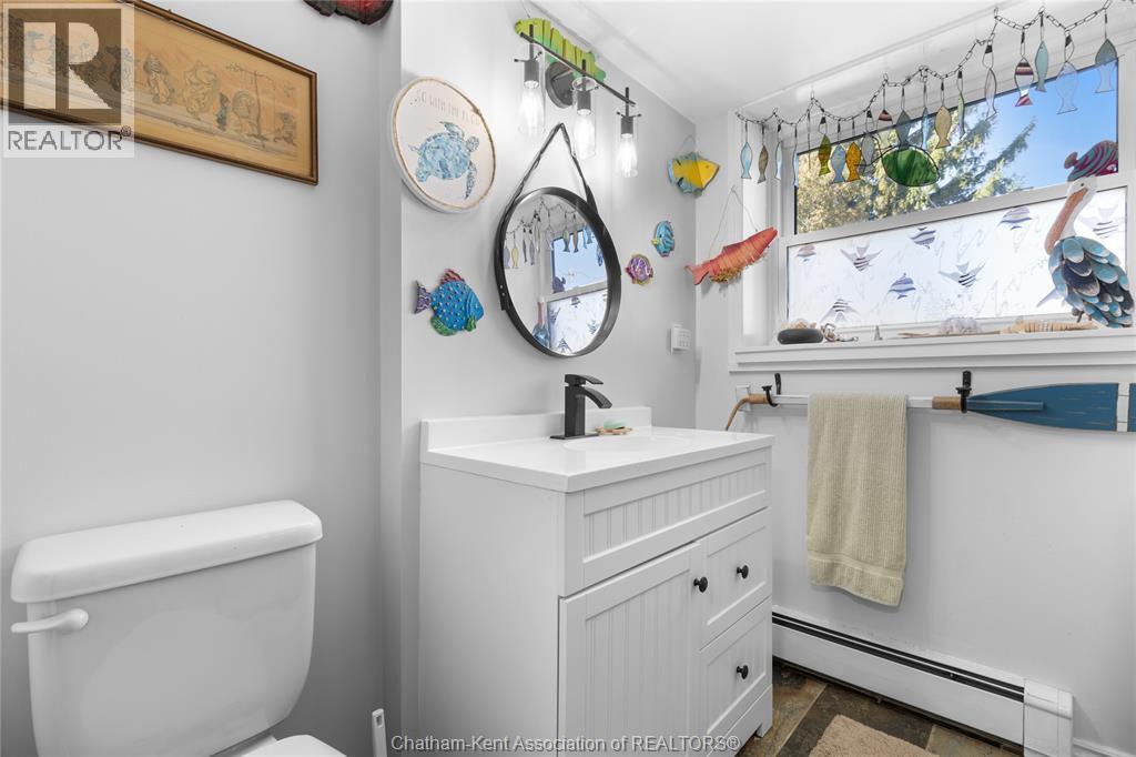 19418 Charing Cross Road, Cedar Springs, ON - Indoor Photo Showing Bathroom